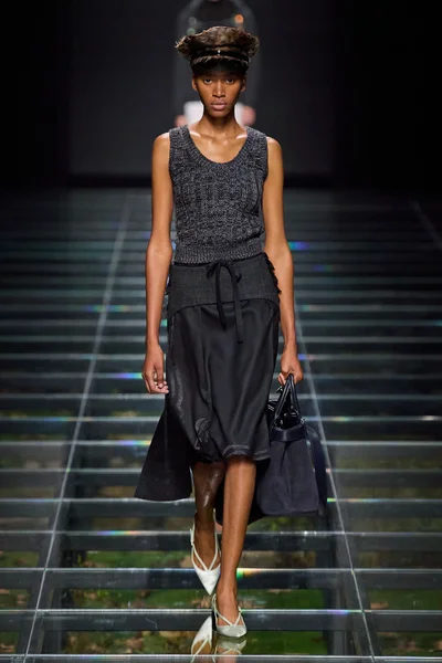 Look 18